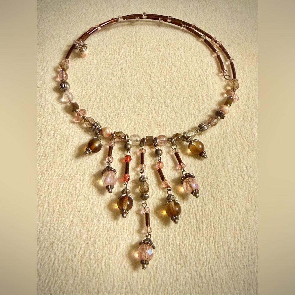 Vintage Y2K Elegant Boho Beaded Necklace with Gold and Pink Hues
